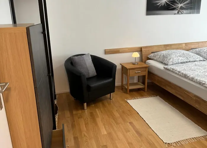 Wohnung Stadtmitte Wuerzburg, Kueche, Balkon.